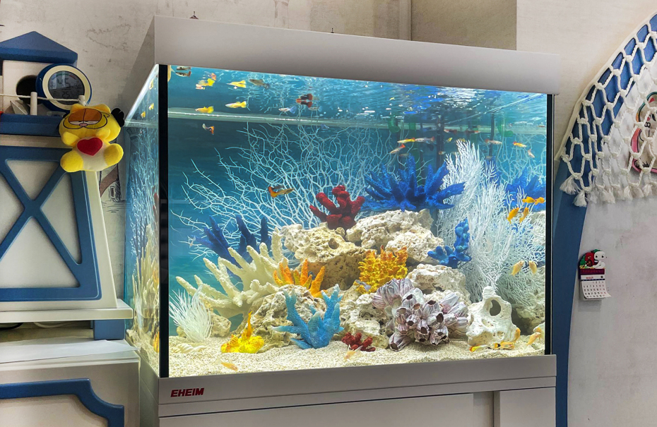 Свободно стоящий у&nbsp;стены