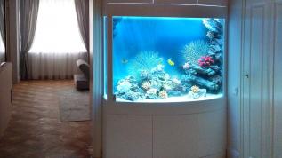 Панорамный аквариум в стиле "Рыбное море" объемом 708 литров